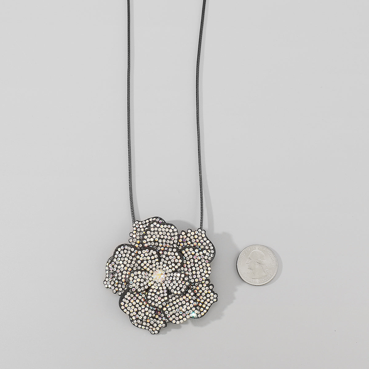 N11541 Shiny Rhinestone Flower Pendant Necklace