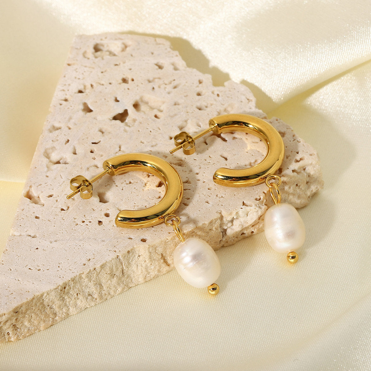Fashion Pearl Hoop Earrings medyjewelry